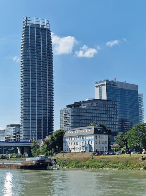 Apartamento The First Skyscraper In Slovakia Bratislava Exterior foto