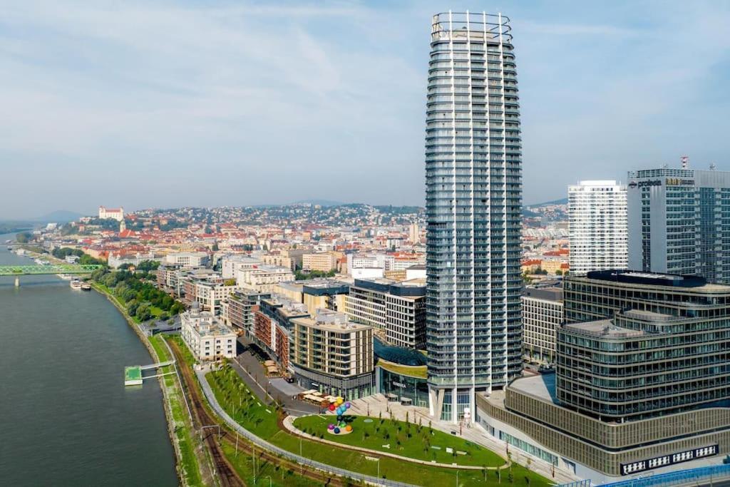 Apartamento The First Skyscraper In Slovakia Bratislava Exterior foto
